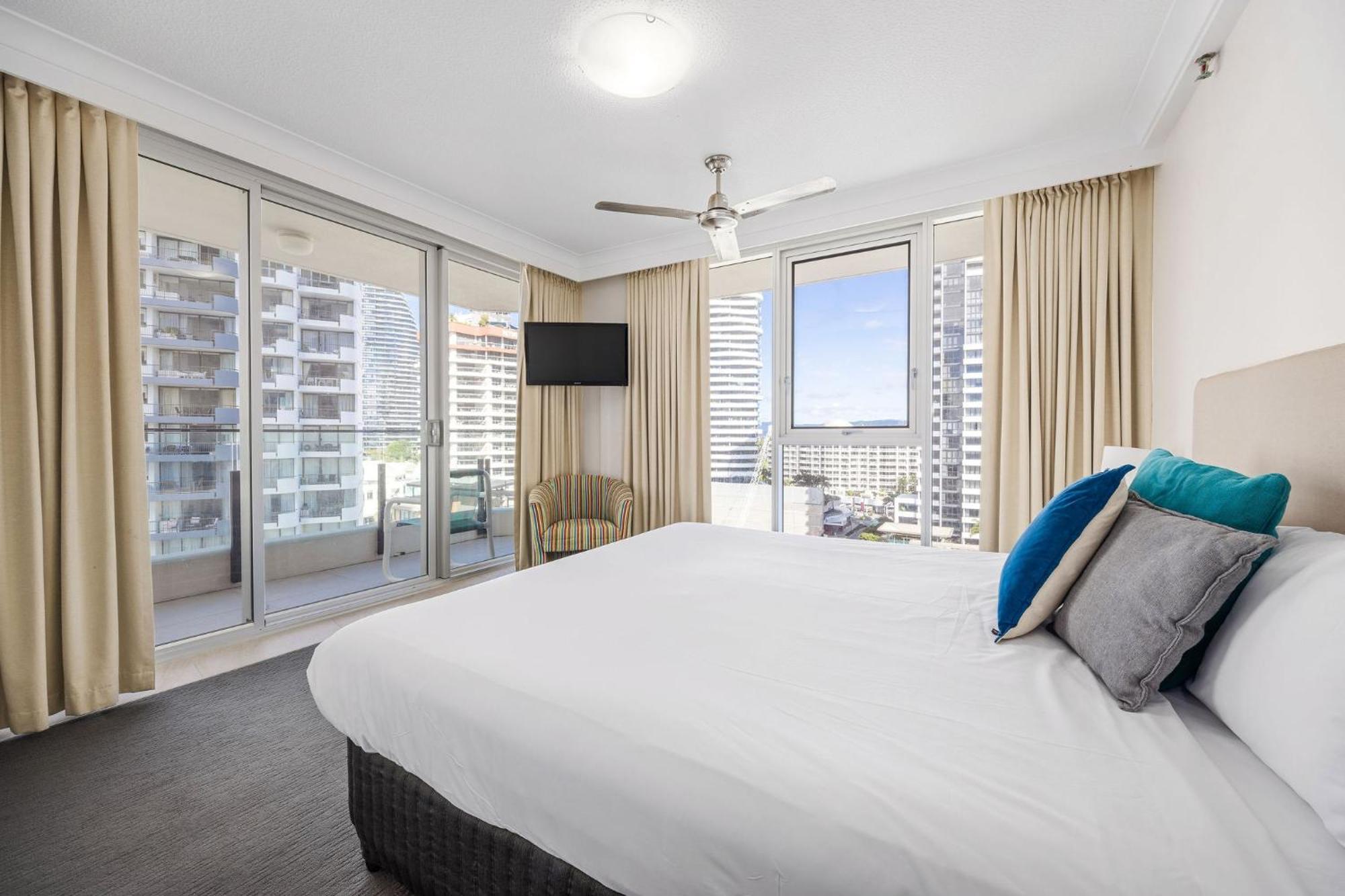 Ultiqa Beach Haven On Broadbeach Gold Coast Exterior photo
