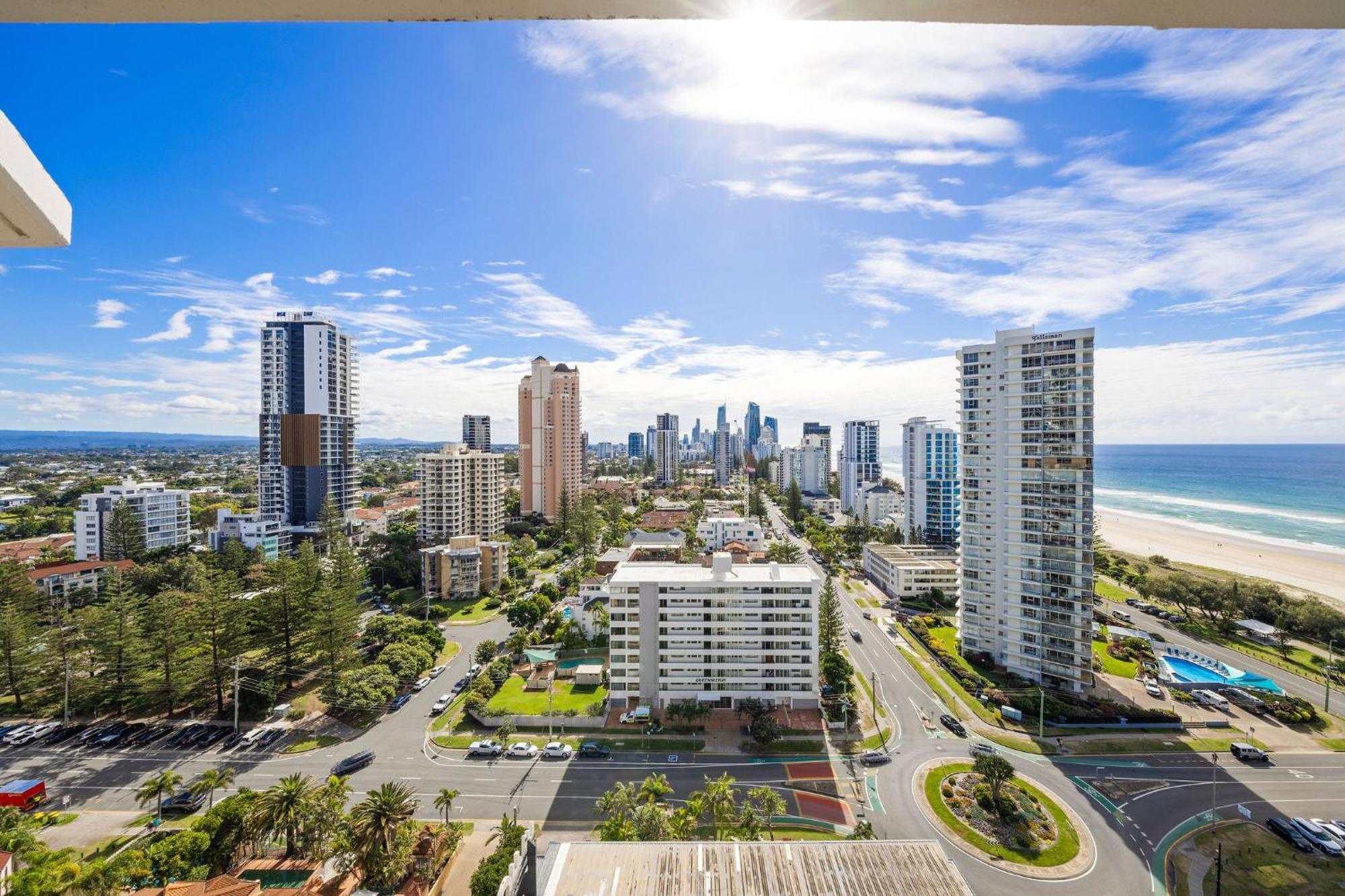 Ultiqa Beach Haven On Broadbeach Gold Coast Exterior photo