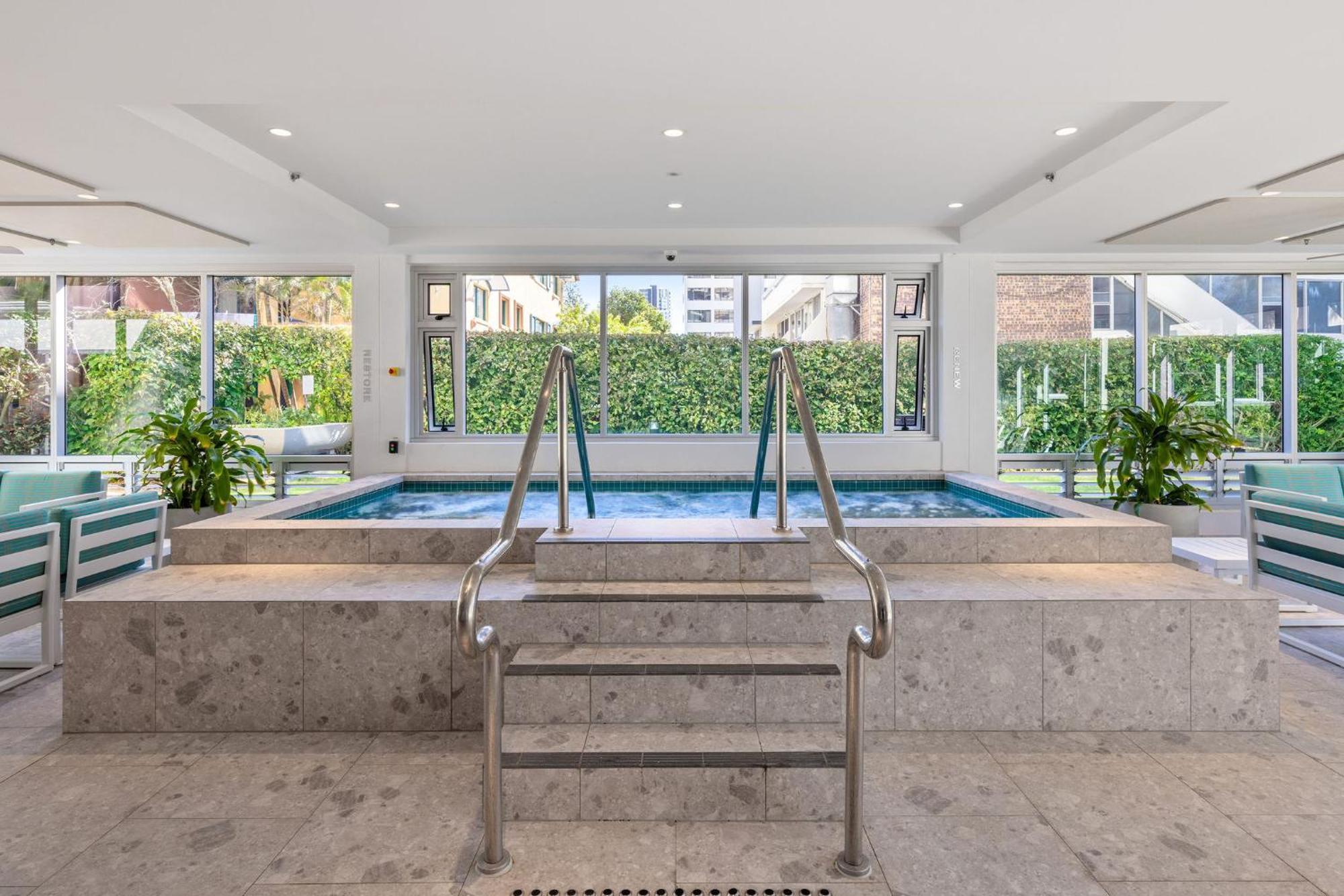 Ultiqa Beach Haven On Broadbeach Gold Coast Exterior photo