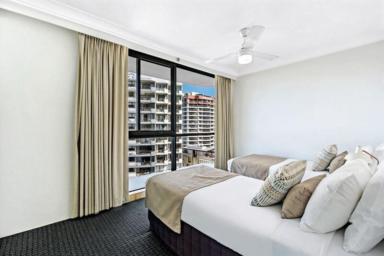 Ultiqa Beach Haven On Broadbeach Gold Coast Exterior photo